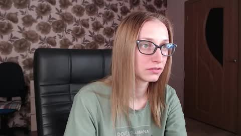 Snapshot of vikaericka chatting on 02/02/25, 02:48 Vika online show from 02/02/25, 02:48