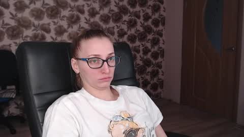 Snapshot of vikaericka chatting on 02/04/25, 10:21 Vika online show from 02/04/25, 10:21