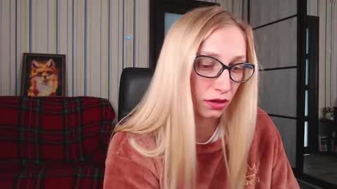 Snapshot of vikaericka chatting on 10/09/25, 11:19 Vika online show from 10/09/25, 11:19