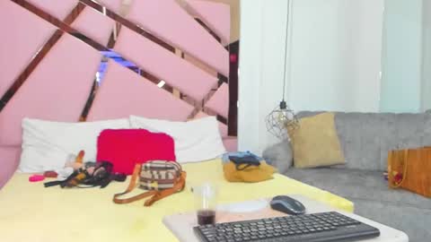 Snapshot of vikitomson chatting on 02/12/25, 12:33 vikiTomson online show from 02/12/25, 12:33