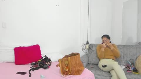 Snapshot of vikitomson chatting on 02/20/25, 12:36 vikiTomson online show from 02/20/25, 12:36