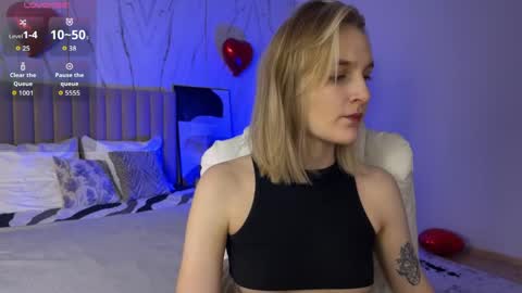 Vikky online show from 04/10/26, 01:22