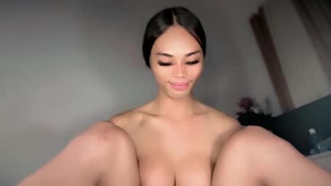 Snapshot of vikkylustfull chatting on 06/18/26, 05:51 vikkylustfull online show from 06/18/26, 05:51