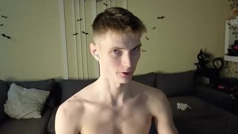 Snapshot of viksons chatting on 11/16/25, 07:41 Max online show from 11/16/25, 07:41