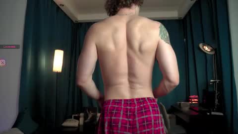 Snapshot of viktor_secret chatting on 10/18/25, 12:28 fansly VITEKsecret online show from 10/18/25, 12:28