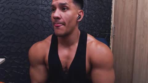 Viktor Herrera online show from 10/25/25, 03:51