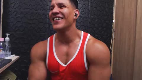 Viktor Herrera online show from 11/05/25, 04:07