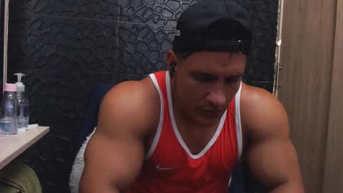 Viktor Herrera online show from 11/06/25, 04:13