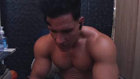 Viktor Herrera online show from 11/23/25, 05:24