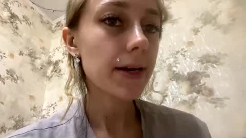 Snapshot of viktoria9898 chatting on 05/15/26, 11:23 Sweett online show from 05/15/26, 11:23