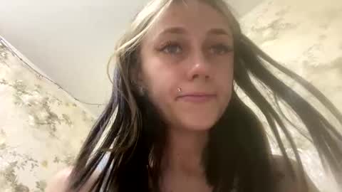 Snapshot of viktoria9898 chatting on 05/19/26, 02:07 Sweett online show from 05/19/26, 02:07