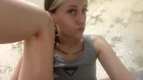 Snapshot of viktoria9898 chatting on 05/25/26, 11:11 Sweett online show from 05/25/26, 11:11