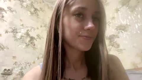 Snapshot of viktoria9898 chatting on 05/27/26, 01:46 Sweett online show from 05/27/26, 01:46