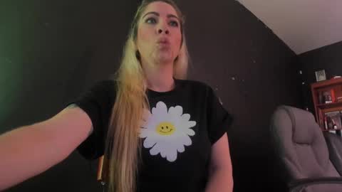 Viktoria online show from 03/10/25, 10:34