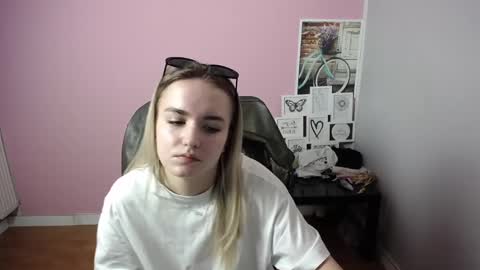 viktoria_lovely online show from 03/09/25, 12:20