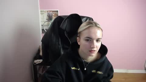 viktoria_lovely online show from 03/06/26, 09:17