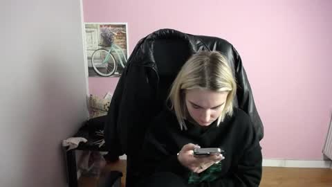 viktoria_lovely online show from 04/10/26, 06:29