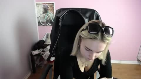 viktoria_lovely online show from 04/28/26, 05:34