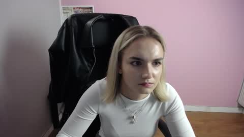 Snapshot of viktoria_lovely chatting on 06/12/26, 10:58 viktoria_lovely online show from 06/12/26, 10:58
