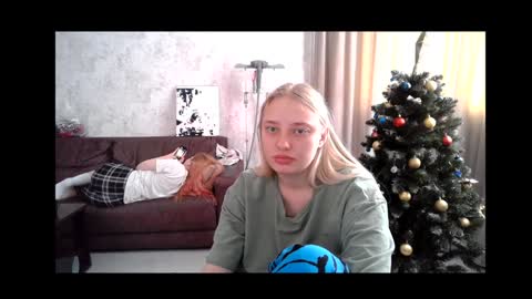 Snapshot of viktorlonsky chatting on 12/25/24, 09:45 viktorlonsky online show from 12/25/24, 09:45