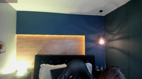 Victoria online show from 10/28/25, 11:18