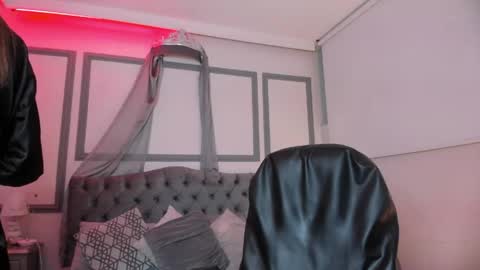 Victoria online show from 04/14/26, 04:07