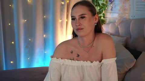 Snapshot of vimilka chatting on 04/15/26, 12:34 Vi online show from 04/15/26, 12:34