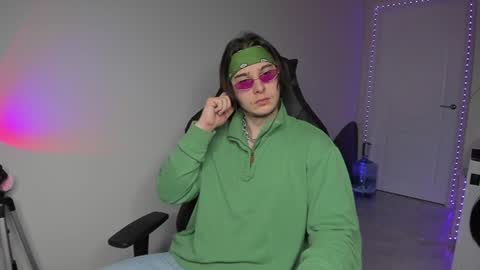 Snapshot of vincent__strong chatting on 12/03/24, 07:54 Vincent Strong online show from 12/03/24, 07:54