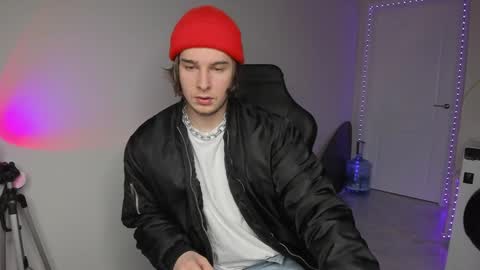 Snapshot of vincent__strong chatting on 12/04/24, 10:02 Vincent Strong online show from 12/04/24, 10:02