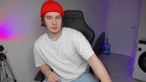 Snapshot of vincent__strong chatting on 12/04/24, 01:20 Vincent Strong online show from 12/04/24, 01:20