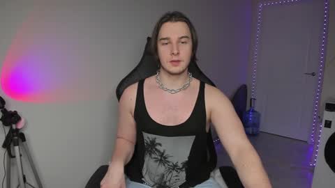 Snapshot of vincent__strong chatting on 12/06/24, 01:11 Vincent Strong online show from 12/06/24, 01:11