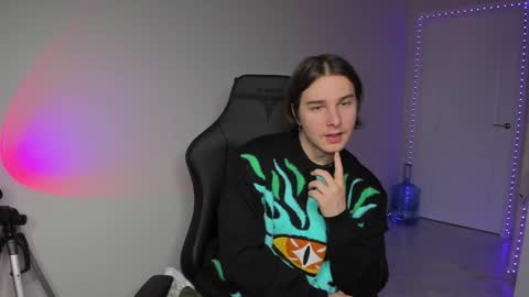 Snapshot of vincent__strong chatting on 12/18/24, 02:38 Vincent Strong online show from 12/18/24, 02:38