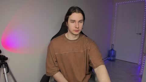 Snapshot of vincent__strong chatting on 12/19/24, 08:23 Vincent Strong online show from 12/19/24, 08:23