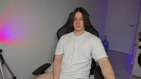 Snapshot of vincent__strong chatting on 12/20/24, 08:38 Vincent Strong online show from 12/20/24, 08:38