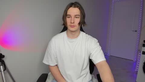 Snapshot of vincent__strong chatting on 12/21/24, 03:25 Vincent Strong online show from 12/21/24, 03:25