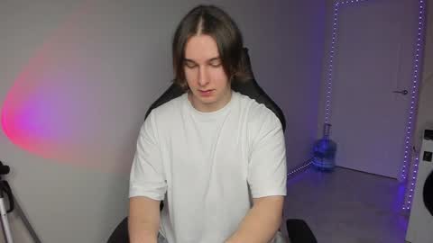 Snapshot of vincent__strong chatting on 12/24/24, 08:33 Vincent Strong online show from 12/24/24, 08:33