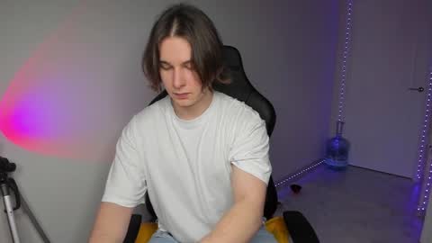 Snapshot of vincent__strong chatting on 12/28/24, 01:38 Vincent Strong online show from 12/28/24, 01:38