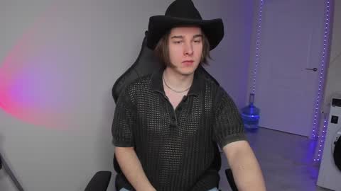 Snapshot of vincent__strong chatting on 01/06/25, 07:20 Vincent Strong online show from 01/06/25, 07:20