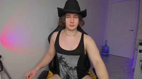 Snapshot of vincent__strong chatting on 01/08/25, 07:45 Vincent Strong online show from 01/08/25, 07:45