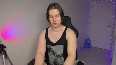 Snapshot of vincent__strong chatting on 01/12/25, 07:53 Vincent Strong online show from 01/12/25, 07:53