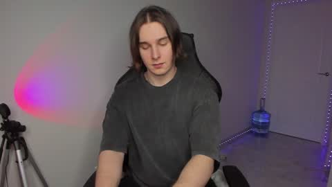 Snapshot of vincent__strong chatting on 01/15/25, 02:24 Vincent Strong online show from 01/15/25, 02:24