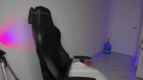 Snapshot of vincent__strong chatting on 01/19/25, 12:28 Vincent Strong online show from 01/19/25, 12:28