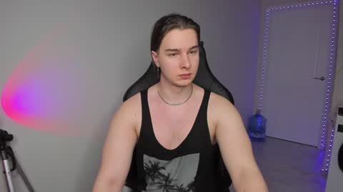 Snapshot of vincent__strong chatting on 01/22/25, 11:01 Vincent Strong online show from 01/22/25, 11:01