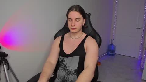 Snapshot of vincent__strong chatting on 01/25/25, 02:25 Vincent Strong online show from 01/25/25, 02:25