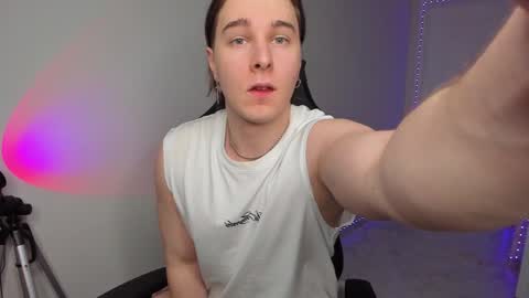 Snapshot of vincent__strong chatting on 01/26/25, 02:30 Vincent Strong online show from 01/26/25, 02:30