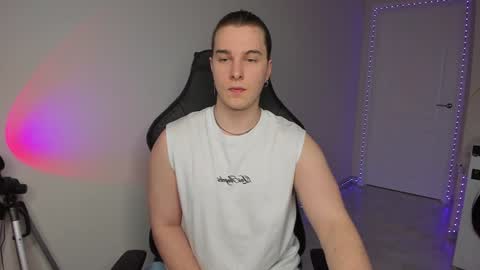 Snapshot of vincent__strong chatting on 02/02/25, 01:19 Vincent Strong online show from 02/02/25, 01:19