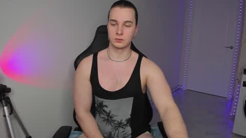 Snapshot of vincent__strong chatting on 02/03/25, 02:24 Vincent Strong online show from 02/03/25, 02:24