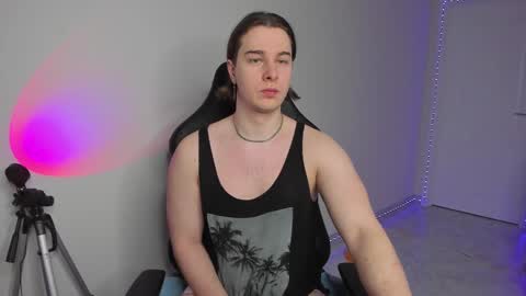 Snapshot of vincent__strong chatting on 02/09/25, 07:49 Vincent Strong online show from 02/09/25, 07:49