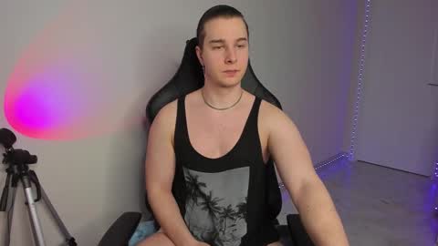 Snapshot of vincent__strong chatting on 02/09/25, 04:07 Vincent Strong online show from 02/09/25, 04:07