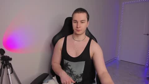 Snapshot of vincent__strong chatting on 02/10/25, 07:47 Vincent Strong online show from 02/10/25, 07:47